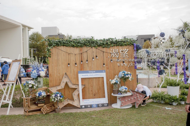 心之芳庭戶外婚禮 拍照區展示 原木拍照背板